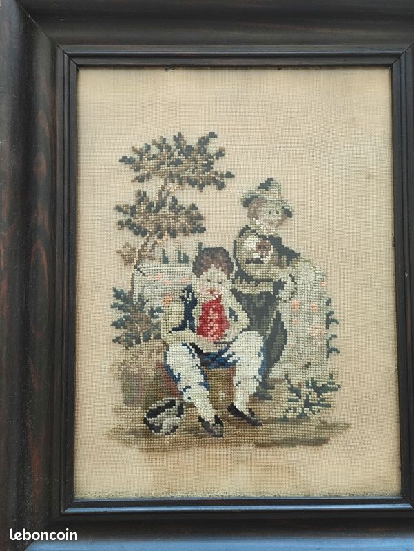 Paire de broderies anciennes au point de croix – tableaux encadrés (image 2)