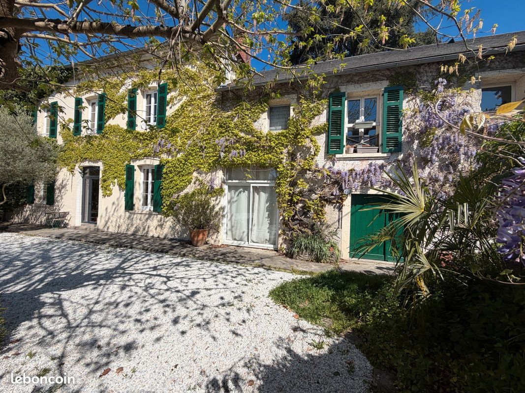 Maison 10 pièces 264 m² · à Bazet · 264 m² · 446 000 €