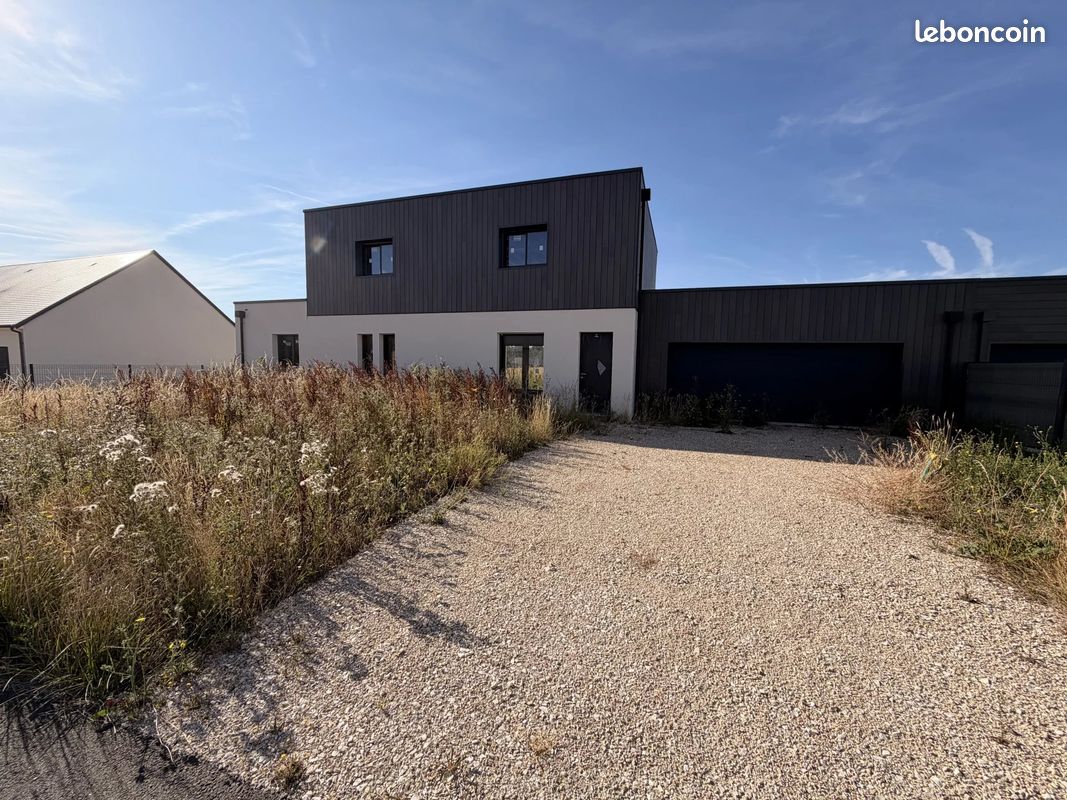 Maison 166 m² · à Saint-Amand-Longpré · 166 m² · 181 900 €