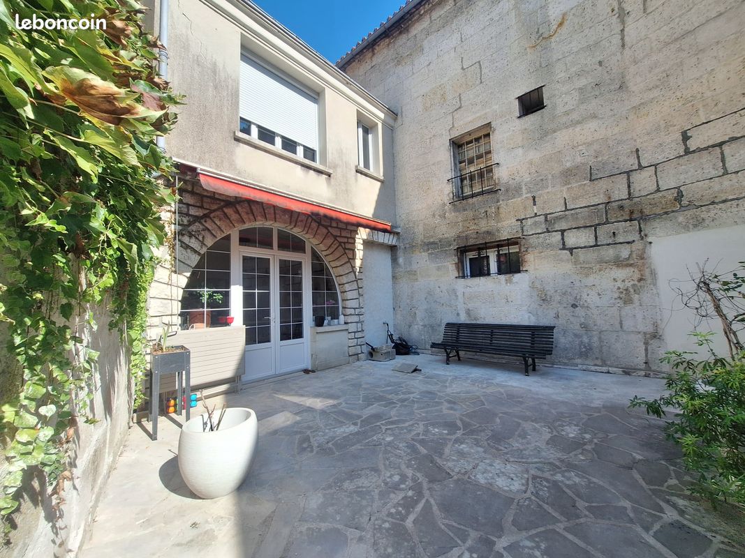 Maison 7 pièces 193 m² · à Angoulême · 193 m² · 460 000 €