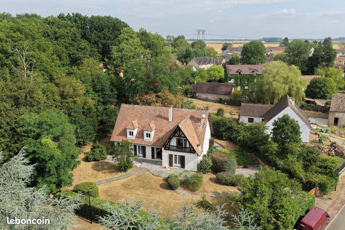 Maison 9 pièces 234 m² · à Bullion · 234 m² · 520 000 €
