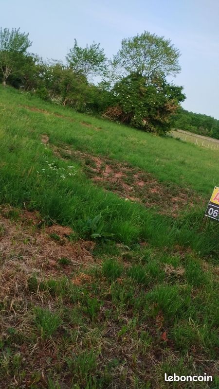Terrain a vendre · à Douzillac · 24 000 €