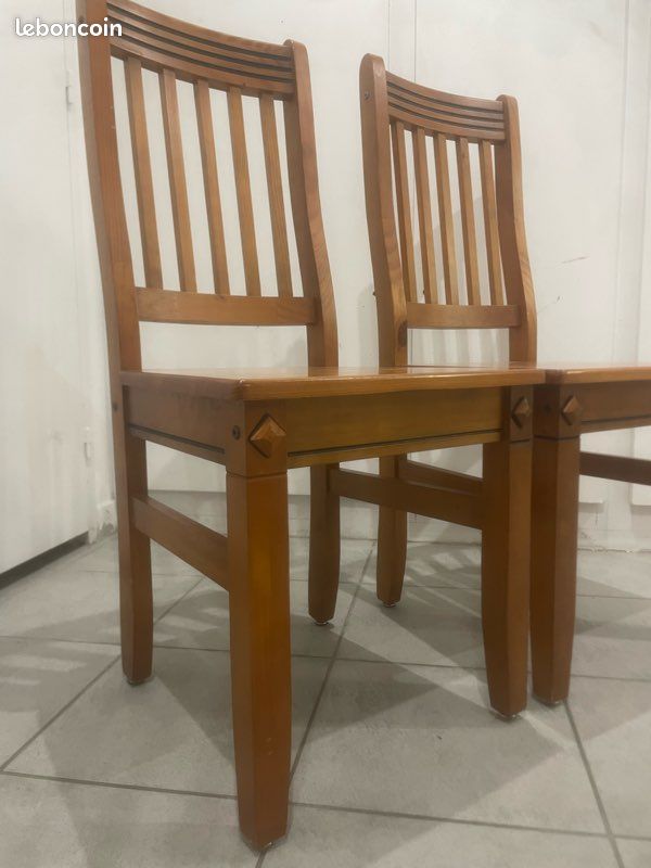 3 chaises en bois massif (image 3)