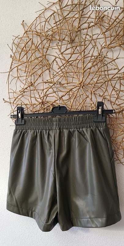 Short en similicuir kaki ou noir – Neuf avec étiquette - Plusieurs tailles disponibles (image 3)