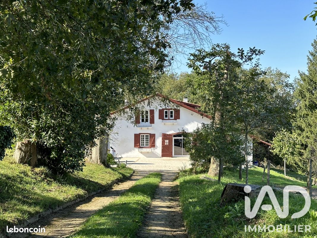 Maison 8 pièces 221 m² · à Urt · 221 m² · 1 480 000 €