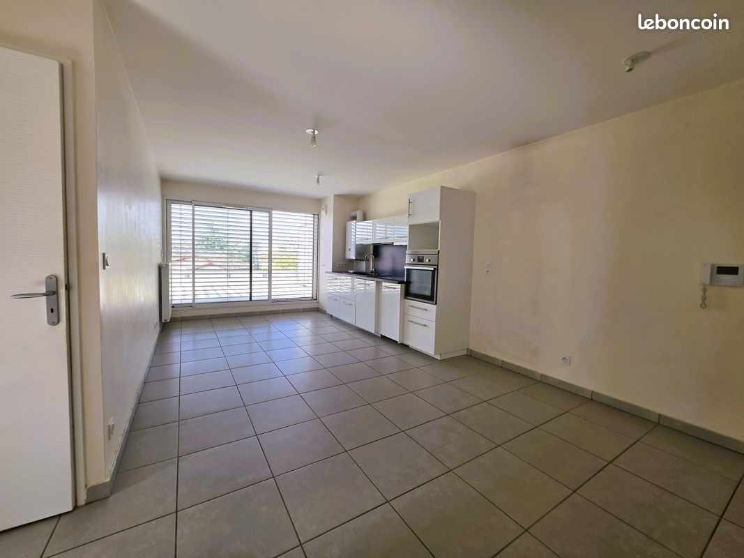Appartement 2 pièces 43 m² · à Sathonay-Camp · 43 m² · 220 000 €