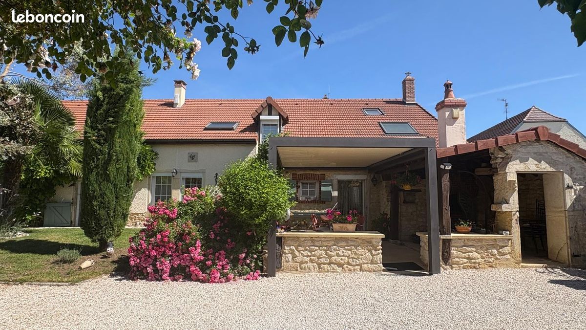 Maison 7 pièces 217 m² · à Couternon · 217 m² · 685 000 €