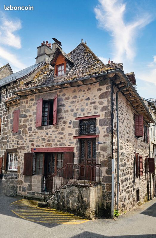 Maison 7 pièces 145 m² · à Vic-sur-Cère · 145 m² · 49 000 €