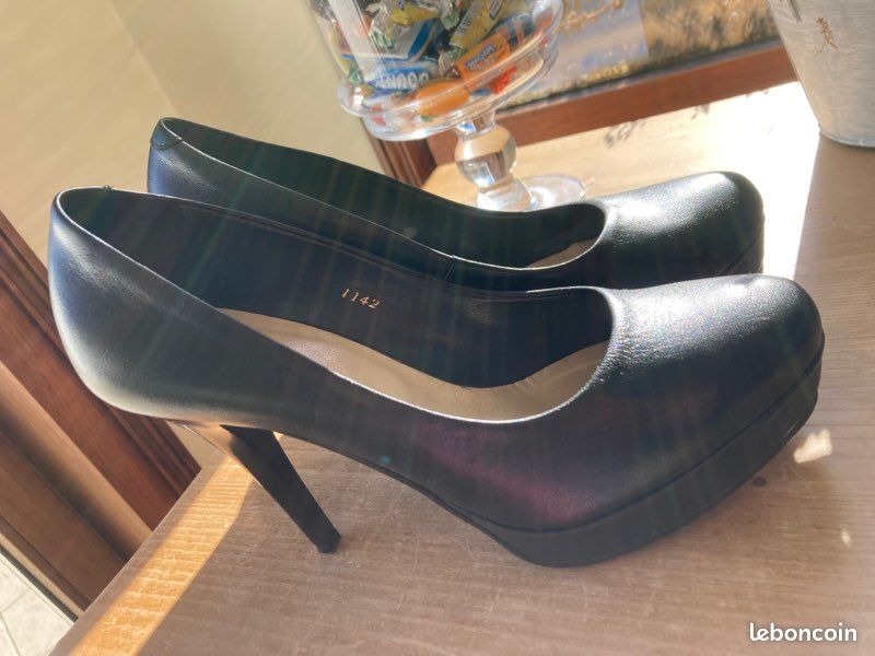 Chaussures escarpins noirs (image 1)
