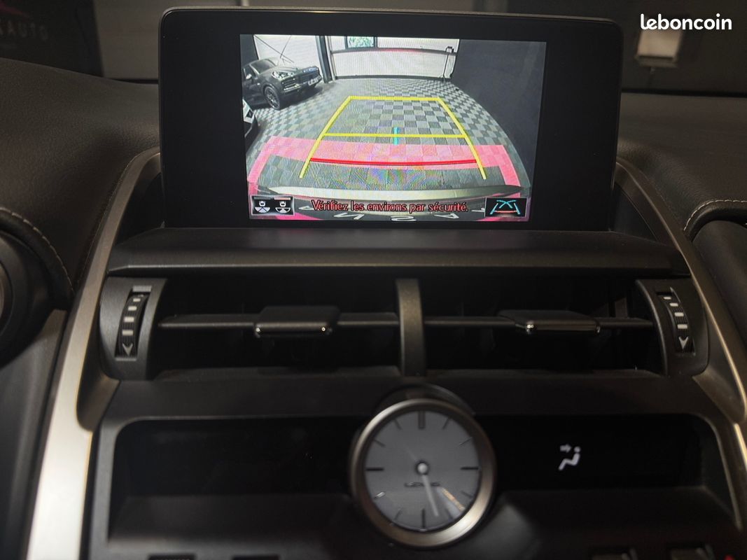 LEXUS NX MY21 300h 2WD Design Hybride (60 500 km - État irréprochable) (image 21)