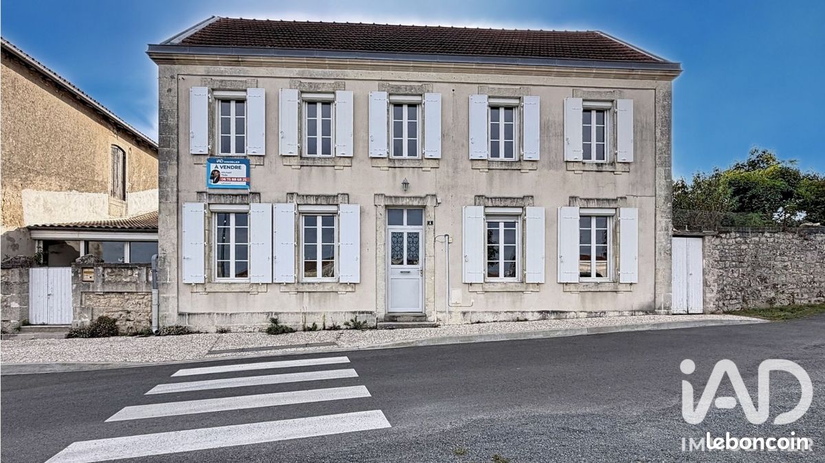 Maison 8 pièces 158 m² · à Saint-Savinien · 158 m² · 189 000 €