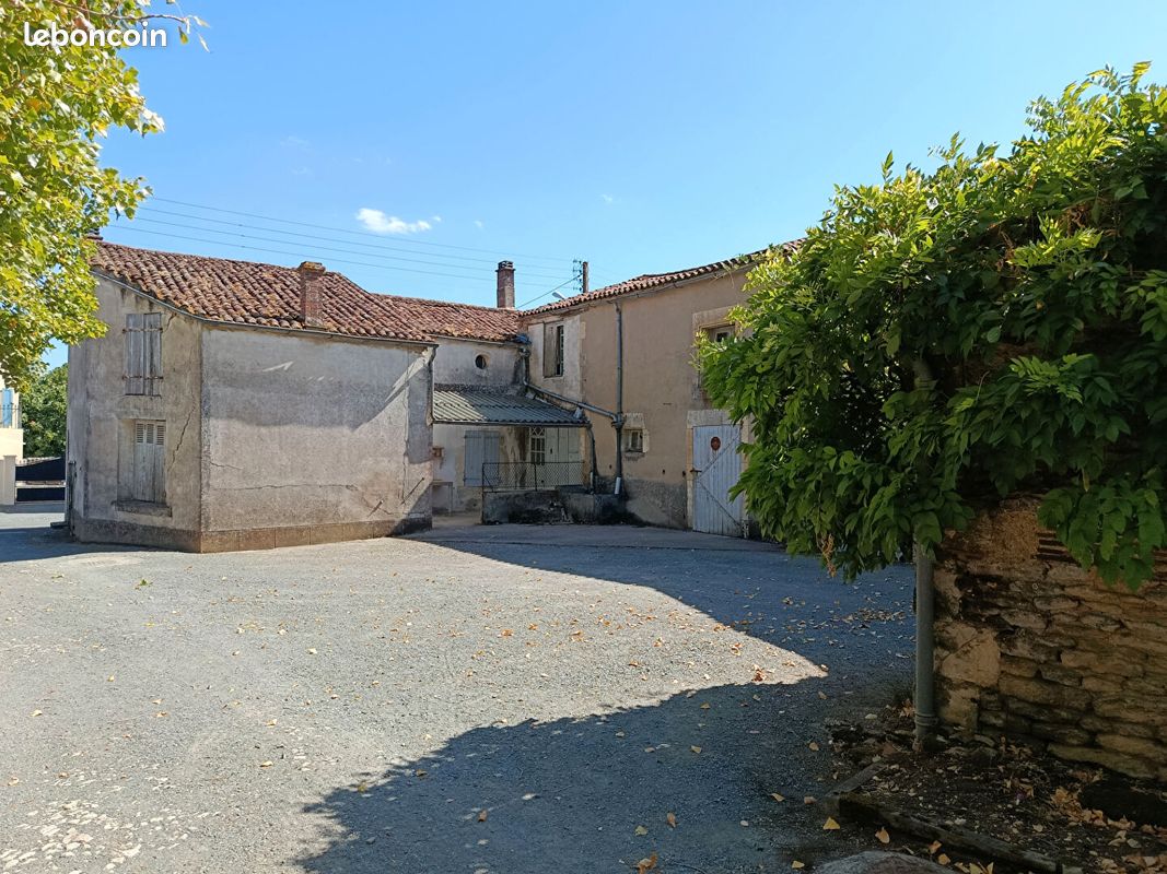 Maison 8 pièces 307 m² · à Vix · 307 m² · 34 400 €