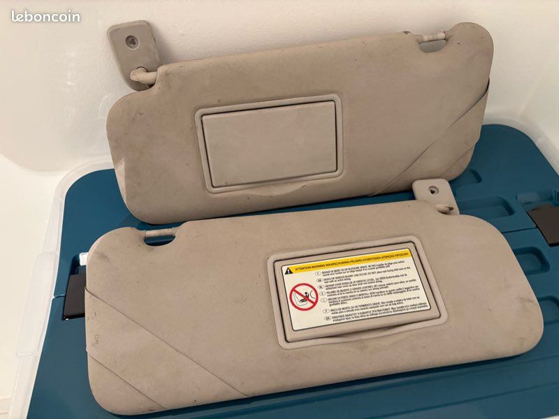 Pare-soleil Droit Peugeot 207 SW 16064159BJ - Couleur Gris - Avec Miroir Et Veilleuse - Auto