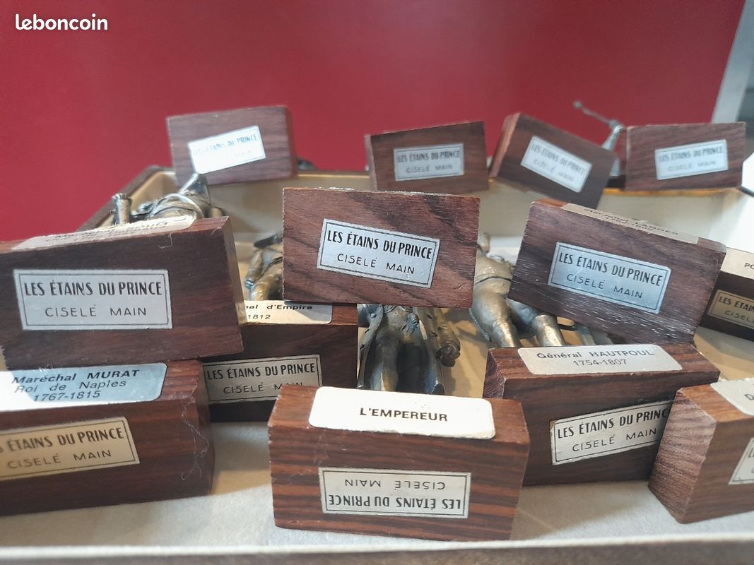 Lot De 14 Soldats (27 Mm) Et 8 Cavaliers (40 Mm) En étain - Bon état