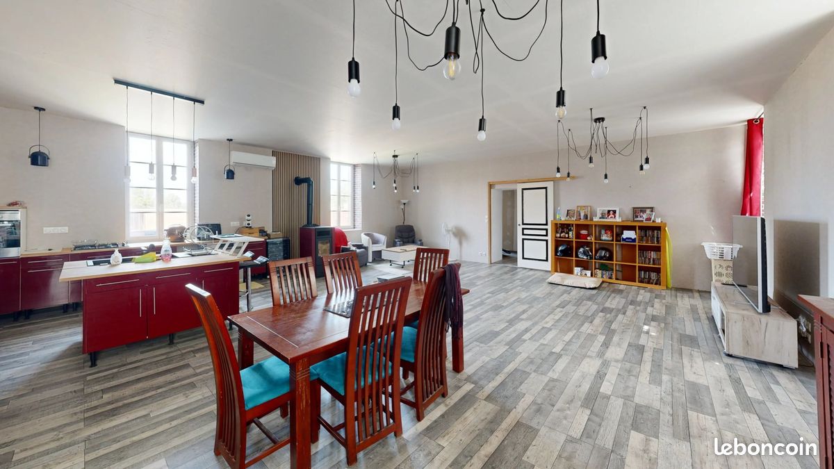 Maison 5 pièces 225 m² · à Cosne-d'Allier · 225 m² · 107 000 €