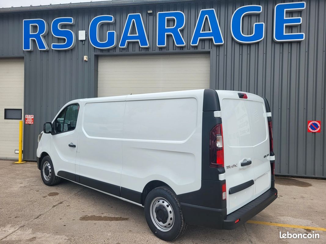 RENAULT TRAFIC VAN ( FOURGON ) L2H1 ADVANCE 3T 2.0Blue DCI 150 BVM6 03 PLACES NEUF avec CAMÉRA DE RECUL + CLIM AUTO + NAVIGATION + CARTE ACCES MAINS LIBRES + ANTIBROUILLARDS ( Prix de Vente 27 990 HT) (image 2)