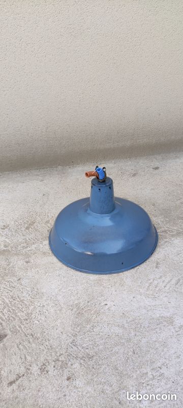 Lampe . Gamelle émaillée (image 1)