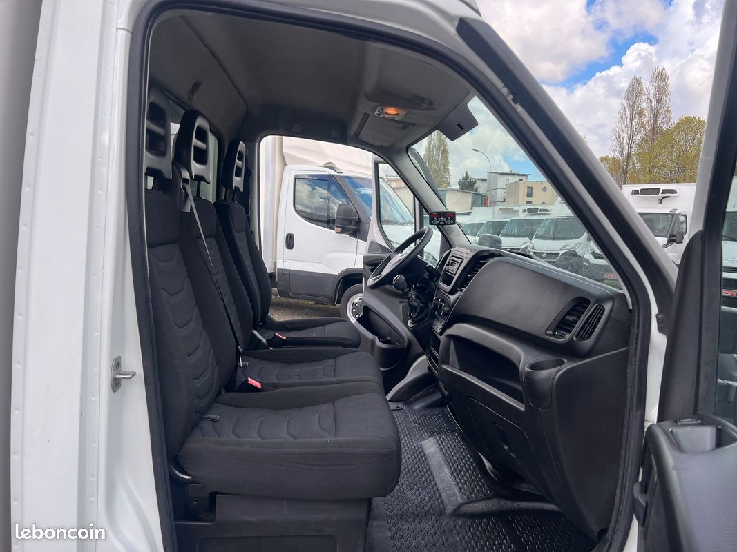 IVECO DAILY 35C14 Châssis Cabine Roues Jumelées 2.3 L 140 Ch EURO 6 BVM6 Frigorifique Bi-Température avec Porte latérale, Clim, Coupe vent et Cloison amovible - / Frigo Route et Secteur 380 Volts (image 8)