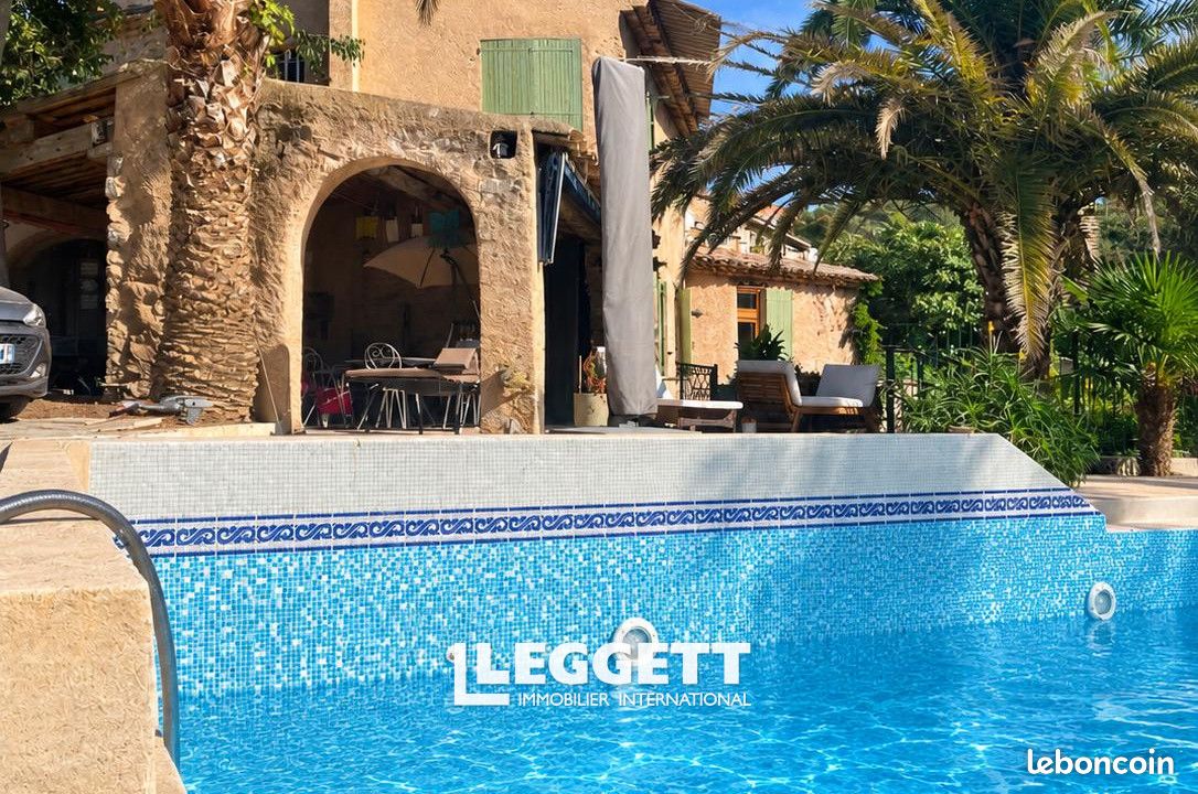 Maison 7 pièces 280 m² · à Carcès · 280 m² · 980 000 €