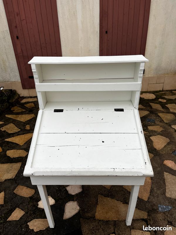Bureau (image 1)