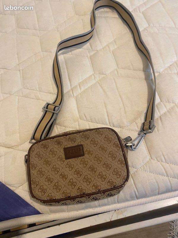 Guess Sacoche Vente Sacoche Homme Sacoche Vezzola Guess Beige