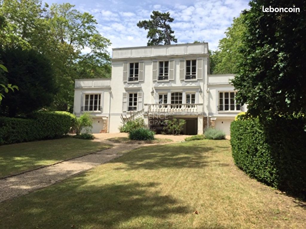 Maison 8 pièces 240 m² · à Andrésy · 240 m² · 3 700 €/mois