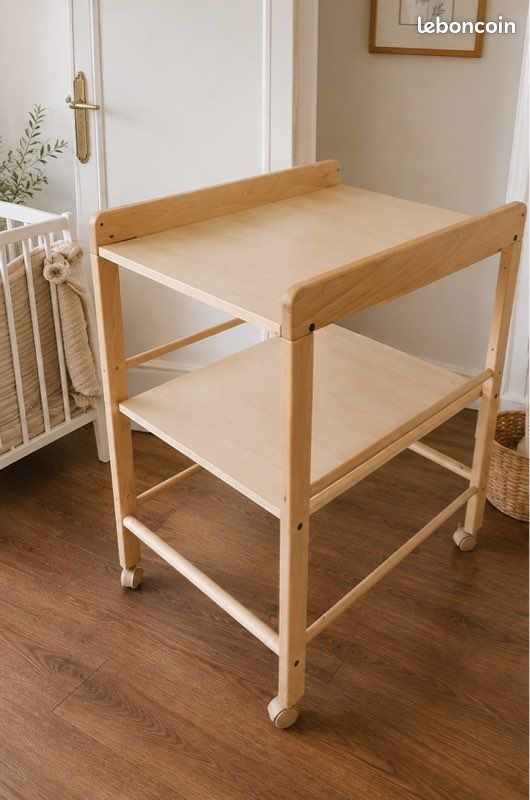 Table à langer en bois et à roulettes (image 1)