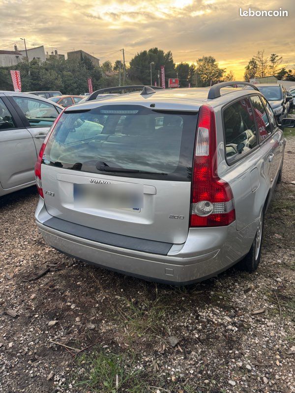 Volvo v50 (image 2)