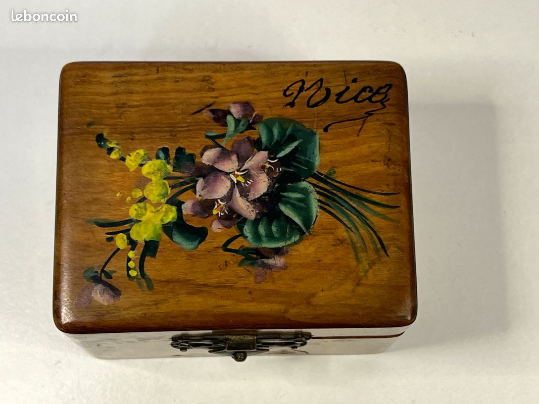BOITE À BIJOUX EN BOIS D'OLIVIER SOUVENIR DE NICE CAPITONNÉE XIXème (image 12)