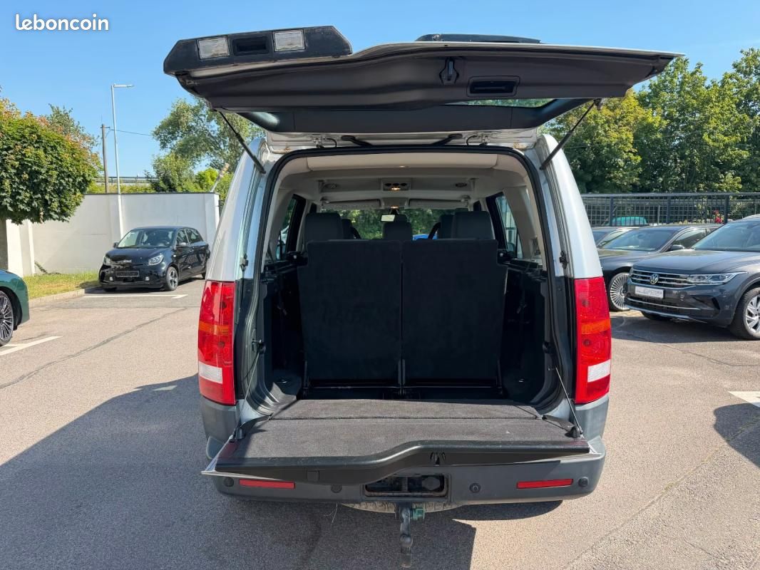 Land Rover Discovery V6 TD SE 190CH - 4X4 BVA CHAUFFAGE STATIONNAIRE 7 PLACES (image 29)