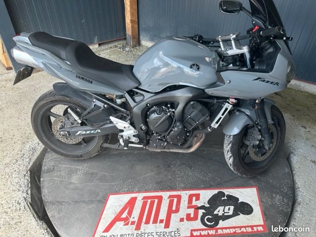 Contacteur frein arrière HONDA AFRICA TWIN XRV 750 RD04 de 1991 Contacteur frein arrière HONDA AFRICA TWIN XRV 750 RD04 de 1991