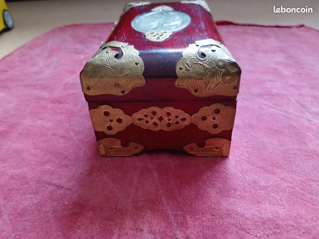 Boîte à Bijoux Ancienne En Bois - Forme Ronde Avec Motif Rose