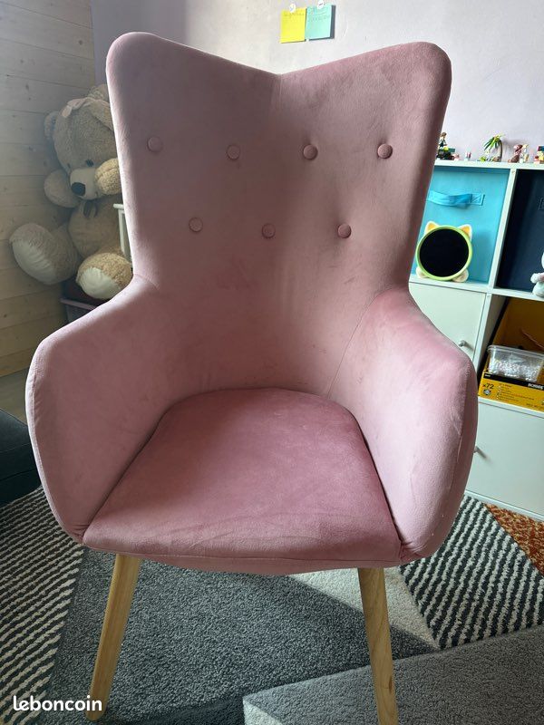 Fauteuil rose (image 1)