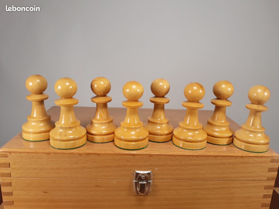 Jeu D'échecs Français LARDY En Buis - Pièces Plombées Patins Feutre - Roi 83 Mm