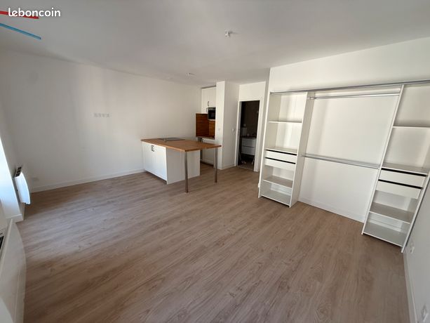 Appartement rénové 35 m² – 2ème étage – à 2 pas de la place Travot (Cholet)