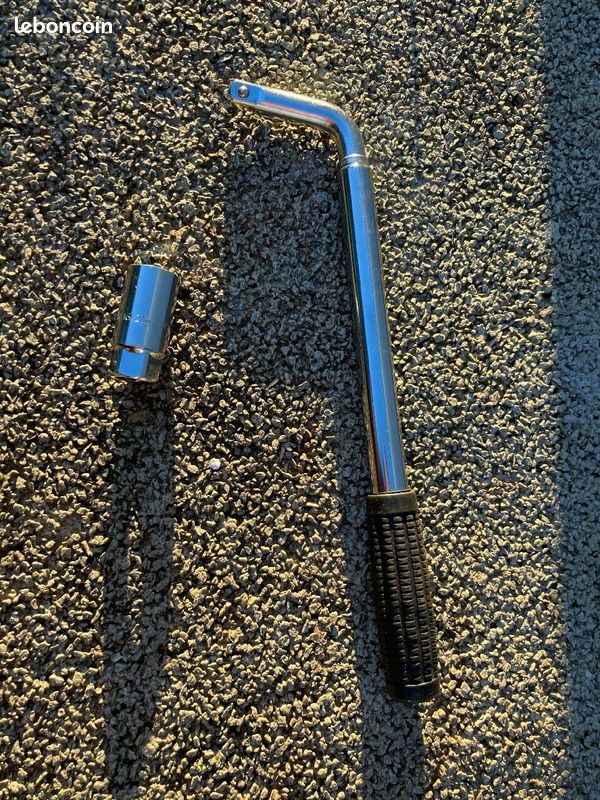 Clé à douille télescopique et douille 21mm (image 2)