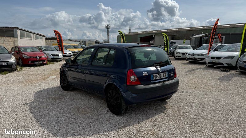 RENAULT CLIO II 1.6i 110CH LUXE PRIVILÈGE (image 3)