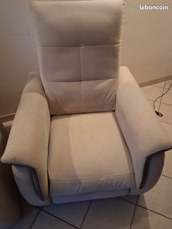 KYLE - Fauteuil Relax Electrique Simili Cuir Brun -- Meubles KYLE - Fauteuil Relax Electrique Simili Cuir Brun -- Meubles