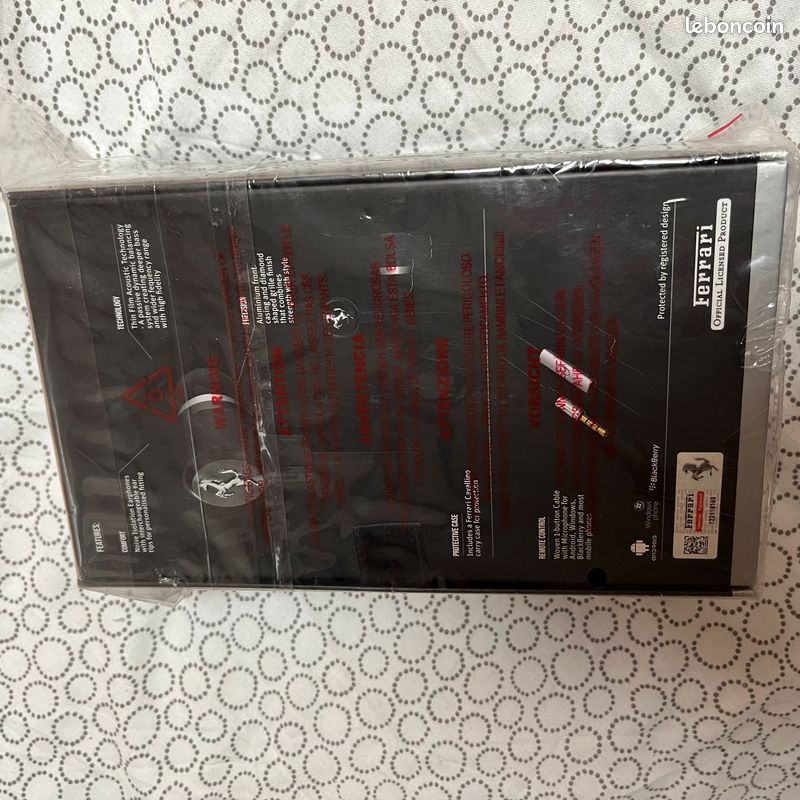 Casque intra-auriculaire Ferrari Cavallino T150 by Logic 3 – Cuir et aluminium premium (image 2)