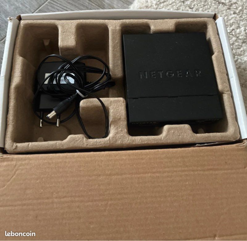 Gigabit ethernet switch (image 2)