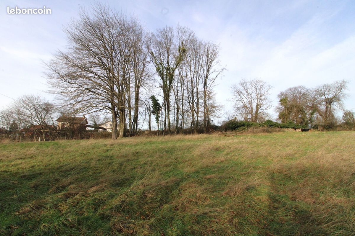 Terrain 1825 m² · à Perrouse · 1 825 m² · 132 000 €