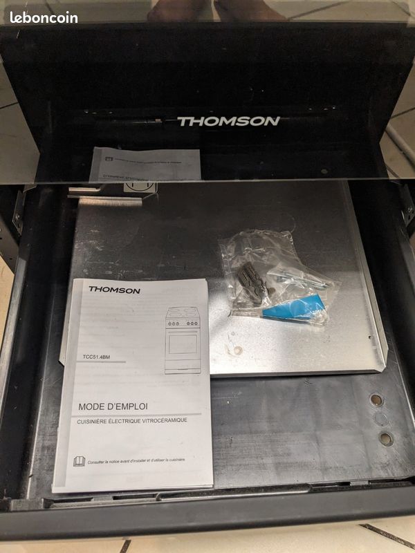 Cuisinière vitrocéramique THOMSON TCC51.4BM – Très bon état (image 4)