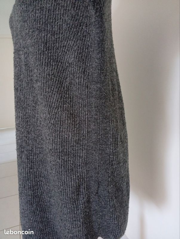 Bonobo Robe pull grise taille M dentelle au décolleté Vêtements