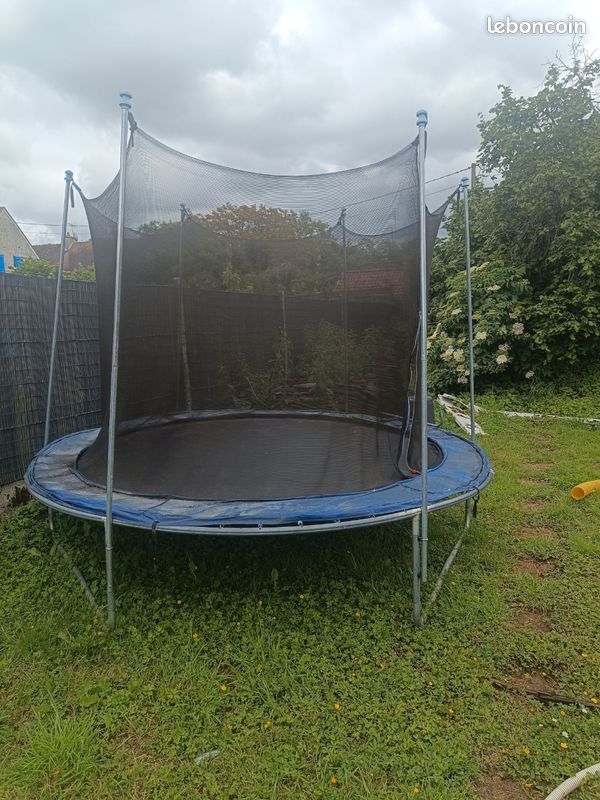 Trampoline (image 1)