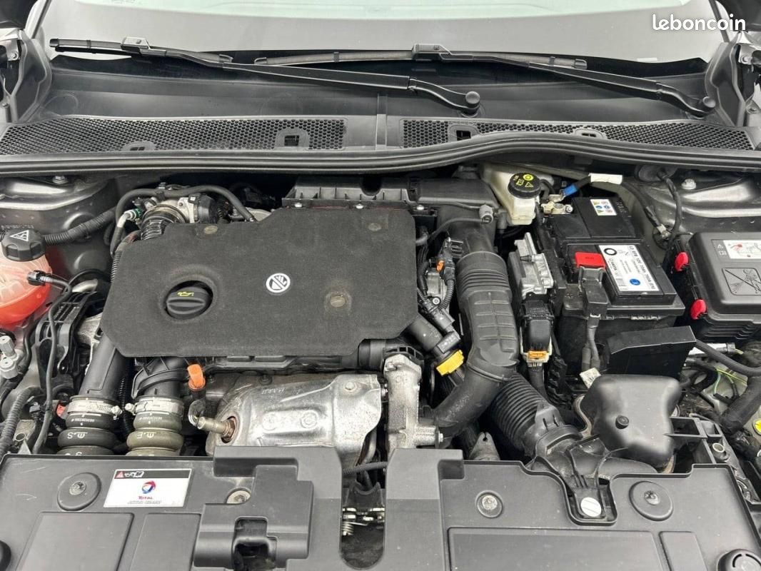 Citroën C4 SOCIETE BLUEHDI 130 EAT8 - PRO BUSINESS R (image 23)