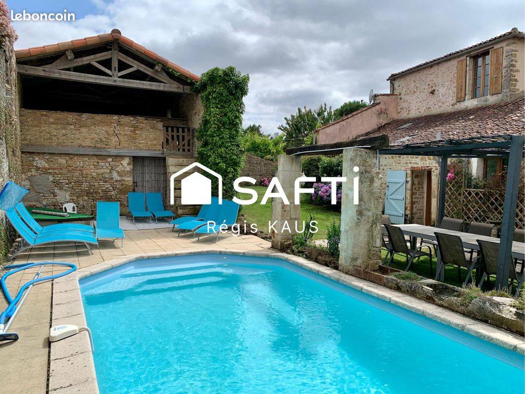 Maison 12 pièces 296 m² · à La Chapelle-Thémer · 296 m² · 259 900 €