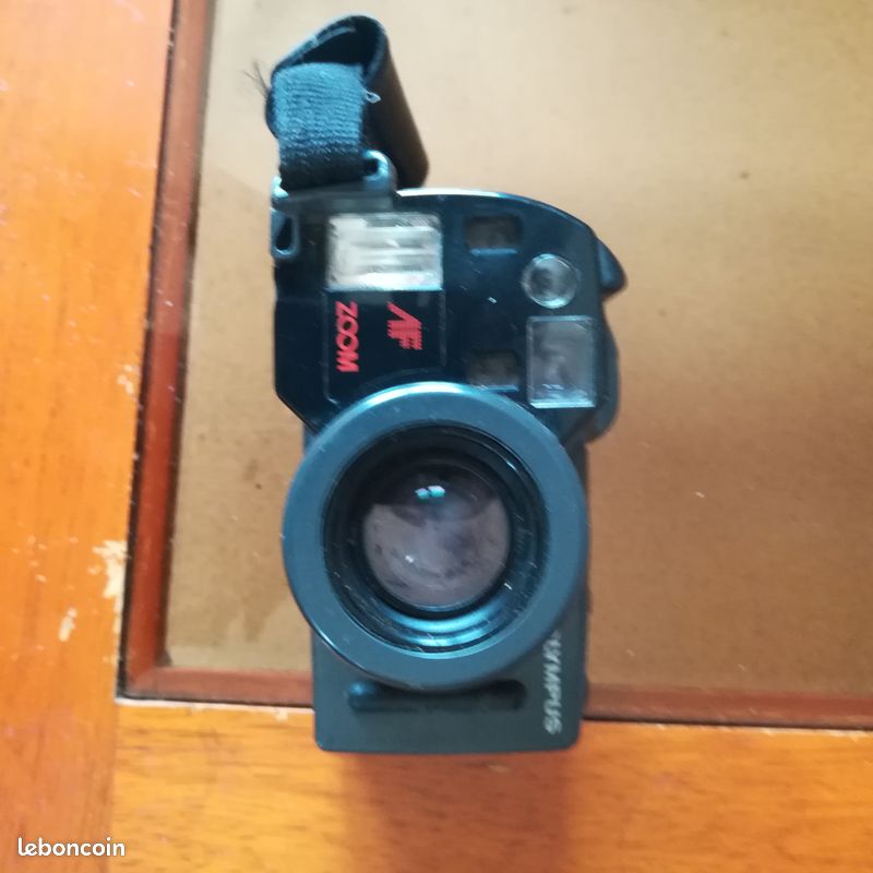 Appareil photo argentique vintage Olympus Multi AF Super Zoom