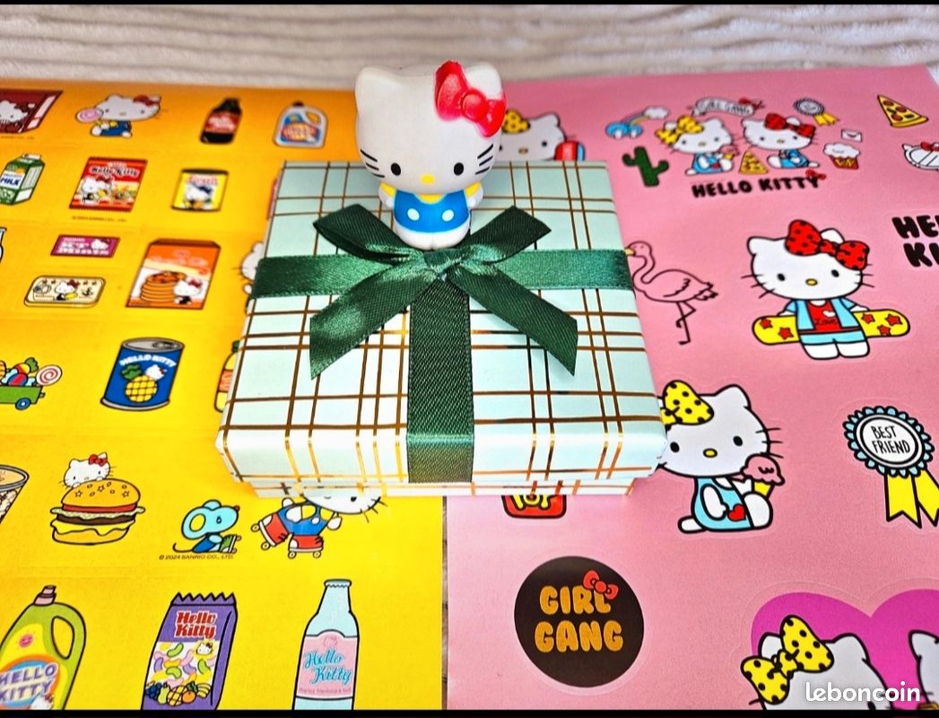 Set Hello Kitty đ neuf figurine et stickers (image 3)