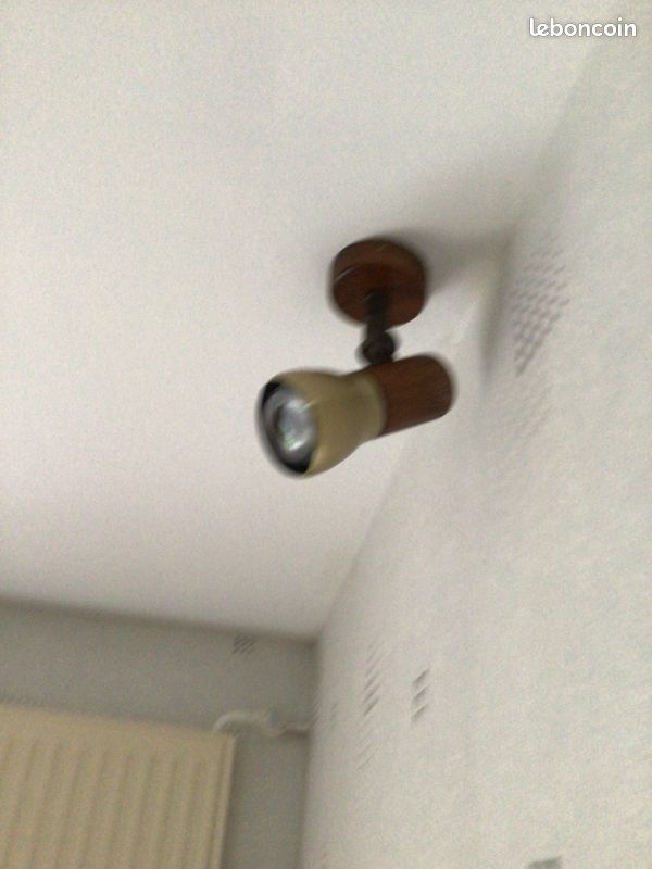 Spots (image 1)