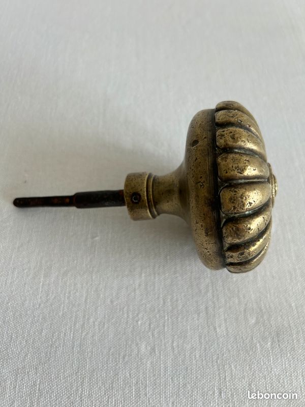 Bouton de porte ancien en bronze massif (image 2)